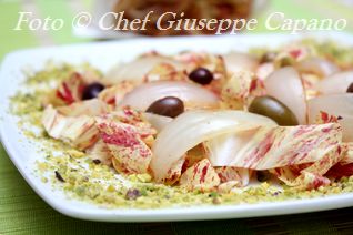 Radicchio in insalata con cipolle e olive 318