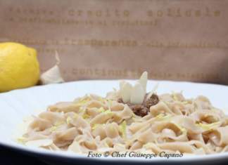Tagliatelle al paté di olive nere con olio all'aglio e limone
