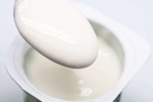 vasetto di yogurt bianco