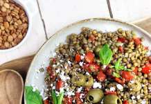 Insalata di lenticchie, pomodorini e olive