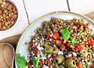 Insalata di lenticchie, pomodorini e olive
