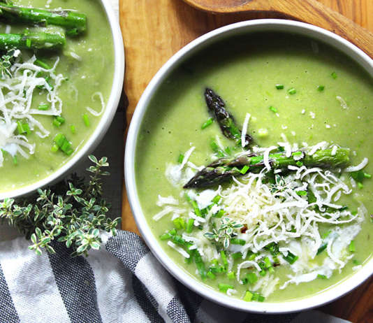 Zuppa vegan di asparagi