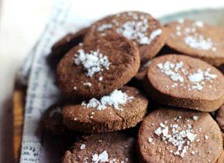 Biscotti vegan al cioccolato al fior di sale