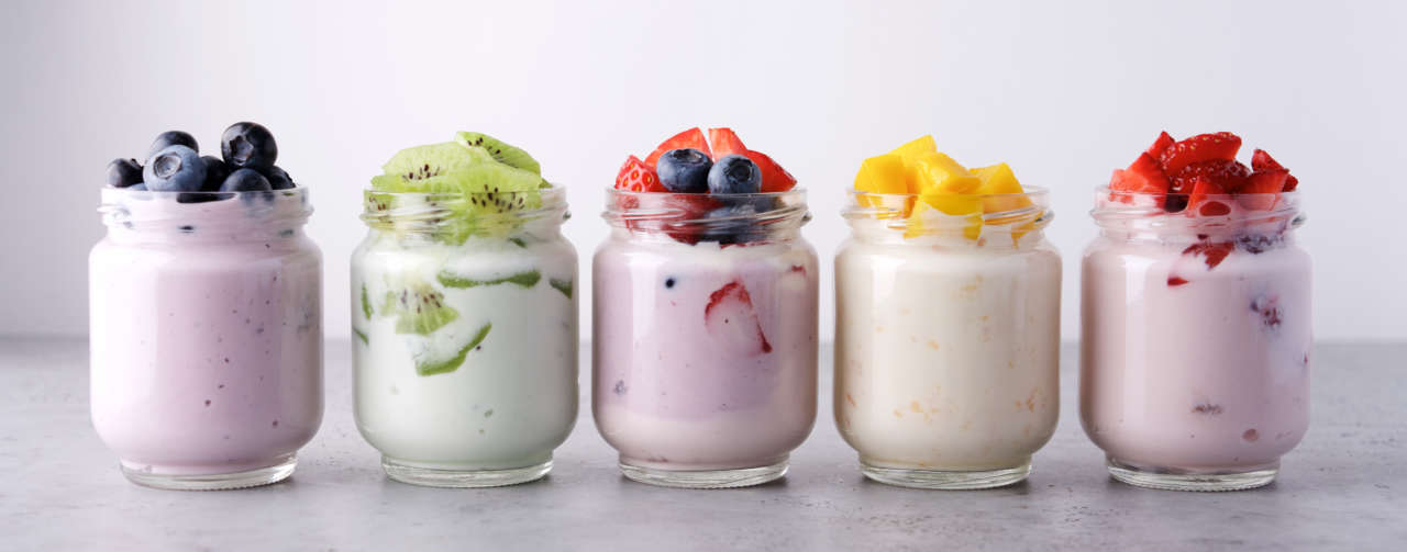 vasetti di yogurt alla frutta