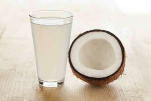 Acqua di cocco e latte di cocco: quali sono le differenze e come usarli in  cucina
