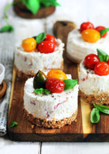 Mini cheesecake salate di pomodori