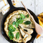 Focaccia veloce in padella con spinacini e formaggio