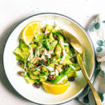 Tagliatelle di zucchine con ricotta salata, olive e pinoli